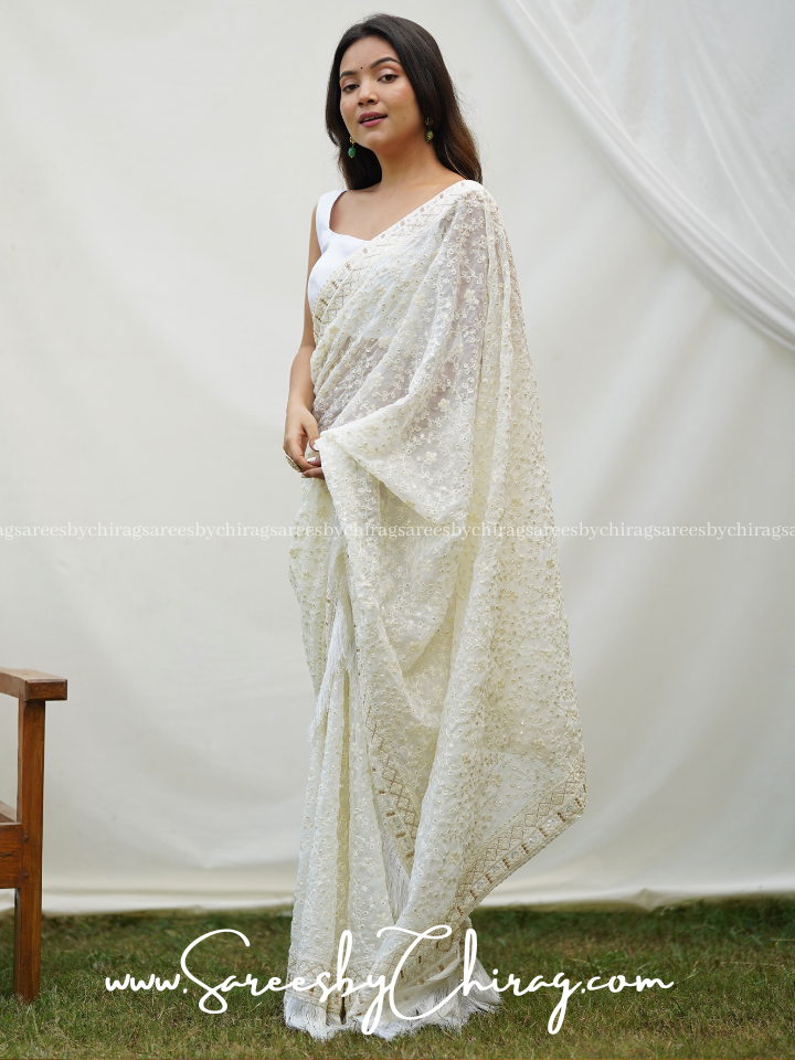 Pic Talk: Divi's Beauty Treat In White Saree