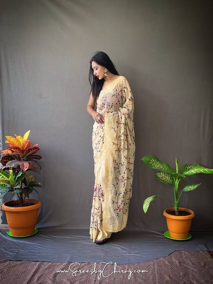 Floral Saree & Off Shoulder Blouse | Stunning Pragya Jaiswal